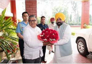 पंजाब के मुख्यमंत्री ने पंजाब के राज्यपाल से की शिष्टाचार भेंट