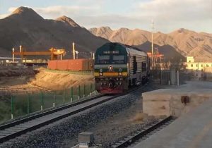 शिगात्से：2025 में दक्षिण एशिया के लिए पहली नवीन ऊर्जा वाहन मालगाड़ी चली