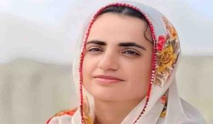 Pakistan: Mehrang Baloch पर आतंकवाद का आरोप,कानूनी सलाहकार से मिलने की अनुमति नहीं