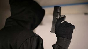 अजनाला में बंदूक की नोक पर लाखों की लूट…आरोपी फरार, इलाके में दहशत का माहौल