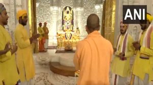 CM Yogi ने अयोध्या में हनुमानगढ़ी-राम मंदिर और तुलसीपुर में मां पाटेश्वरी मंदिर में किया दर्शन-पूजन