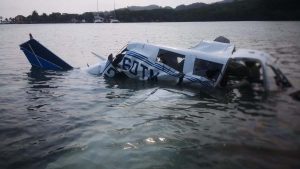 Plane crash in Honduras: उड़ान भरने के कुछ ही मिनट बाद समुद्र तट के पास गिरा विमान, 12 लोगों की हुई मौत