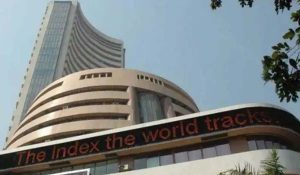 शेयर बाजार के शुरुआती कारोबार में गंवाई बढ़त, गिरे Sensex और Nifty के आंकड़े