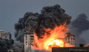 Israeli airstrikes : गाजा पर हुए भीषण इजरायली हवाई हमले, 16 लोगों की हुई मौत, 30 घायल
