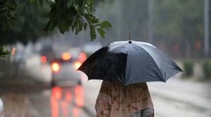 Weather Update: Delhi-NCR में मौसम हुआ सुहाना, भारी बारिश और तूफान का अलर्ट, जानिए देश के मौसम का हाल