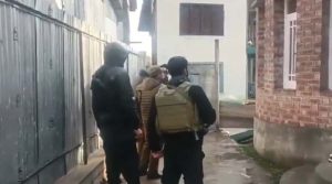 Jammu-Kashmir News : शोपियां में पुलिस की छापेमारी जारी, कई घरों की ली जा रही तलाशी
