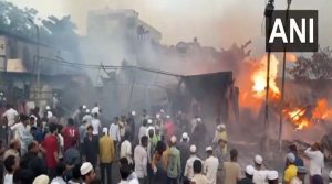 Maharashtra News : छत्रपति संभाजीनगर के बाजार में लगी भीषण आग, 20 दुकाने हुई क्षतिग्रस्त, मौके पर पहुंची फायर ब्रिगेड