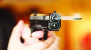 Uttar Pradesh News: अज्ञात हमलावरों ने खेत में टहल रहे युवक को मारी गोली, बहन-पत्नी पर भी किया हमला, जांच में जुटी पुलिस
