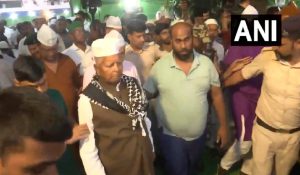 RJD नेता Abdul Bari Siddiqui के आवास पर इफ्तार पार्टी में पहुंचे लालू यादव, देखें Video