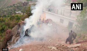 Jammu and Kashmir : उधमपुर में पराली के ढेर में आग लगी भीषण आग, मौके पर पहुंची दमकल टीम