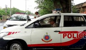 एक्शन में Delhi पुलिस, अवैध शराब बनाने की फैक्ट्री का भंडाफोड़… 2 लोग गिरफ्तार
