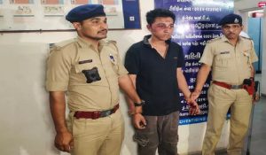नशे में धुत कार चालक ने महिला समेत 5 लोगों को कुचला, CCTV में हुआ कैद हुआ Video