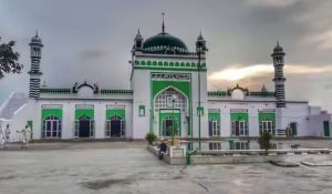 रंग पड़ जाने से न तो आपका ईमान खराब हो सकता है और न ही … संभल मस्जिद के शाही इमाम का फरमान