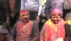 देशभर में होली की धूम, CM सुखविंदर सिंह ने पार्टी के अन्य नेताओं के साथ मनाई होली, देखें Video