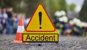 Accident : 100 की स्पीड से दौड़ रही Innova Car पलटी, 1 की मौत, 2 घायल… हादसे की वजह जान रह जाएंगे हैरान