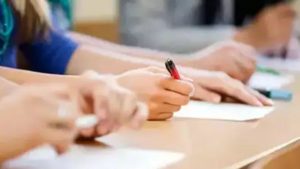 Chhattisgarh News : अनपढ़ महिलाओं को लिये प्रेरणा बनी सास-बहू व मां-बेटी…