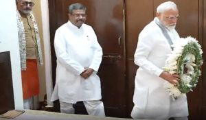 केंद्रीय शिक्षा मंत्री धर्मेंद्र प्रधान के पिता का निधन, श्रद्धांजलि अर्पित करने पहुंचे PM मोदी