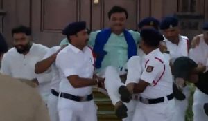 कर्नाटक विधानसभा में मुस्लिम आरक्षण पर हंगामा, भाजपा के 18 विधायक 6 महीने के लिए निलंबित