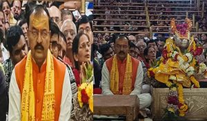 भस्म आरती में शामिल हुए UP के डिप्टी CM, कहा- सभी लोगों का कल्याण करें भगवान