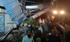 पंजाब में बड़ा हादसाः मल्टीस्टोरी बिल्डिंग गिरी: मलबे के नीचे दबे कई मजदूर, मचा हड़कंप