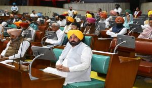 राज्यपाल के अभिभाषण के दौरान विपक्ष का भारी हंगामा, बजट सत्र सोमवार तक के लिए स्थगित