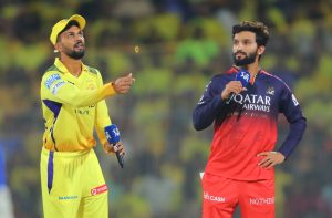 IPL BREAKING : चेन्नई सुपर किंग्स की टीम ने जीता टॉस, पहले गेंदबाजी करने का लिया फैसला