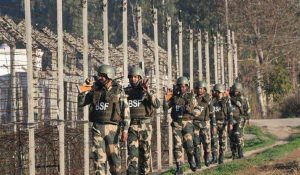 बड़ी खबर: पाकिस्तान रेंजर्स ने BSF जवान को गिरफ्तार किया, आंखों पर काली पट्टी बांध जारी की फोटो