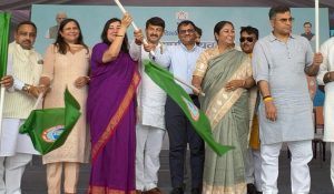 GPS युक्त पानी के टैंकरों को CM रेखा गुप्ता ने दिखाई हरी झंडी, कहा- हमारा लक्ष्य टैंकर माफिया को खत्म करना