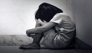 नाबालिग लड़की के साथ बलात्कार के आरोप में 2 युवकों पर मुकदमा दर्ज