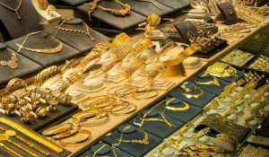 Gold की कीमतों में लगातार बढ़ोतरी, MCX पर सोना ₹96,700 के पार, चांदी के भाव भी चढ़े… जानिए कब लगेगा ब्रेक