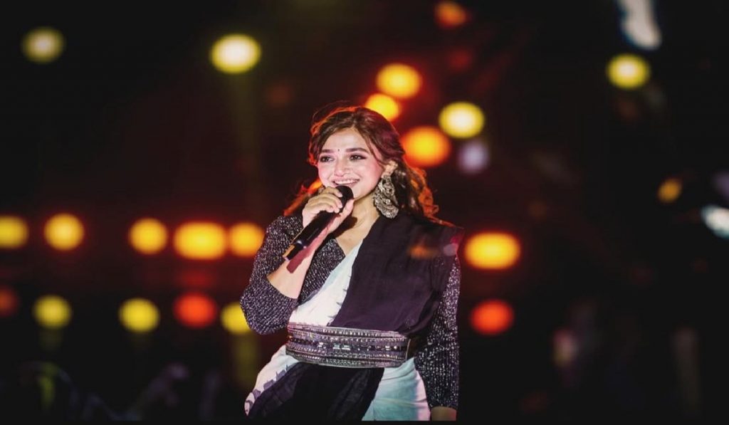 Monali Thakur gave a power packed performance
