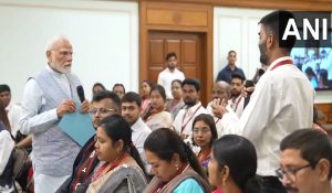 Video : मैं उन्हें कह दूंगा Income Tax वाले आपके पास नहीं आएंगे… मुद्रा योजना के लाभार्थी से बोले PM मोदी