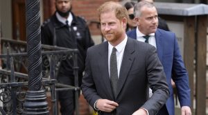 ब्रिटेन के प्रिंस Harry पहुंचे यूक्रेन… ऑर्थोपेडिक क्लीनिक में की युद्ध पीड़ितों से मुलाकात 