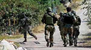 जम्मू कश्मीर : पुंछ में आतंकियों और सुरक्षा बलों के बीच गोलीबारी, एक जवान घायल, सर्च ऑपरेशन जारी