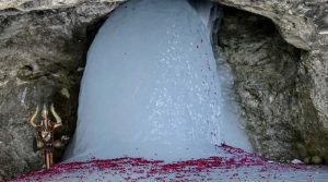Amarnath Yatra 2025: जानिए सबसे पहले किस भक्त को हुए थे बाबा बर्फानी के दर्शन, पढ़ें अमरनाथ गुफा का रहस्य
