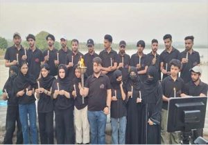कश्मीरी छात्रों ने सुखना झील पर कैंडल मार्च निकाल कर पहलगाम पीड़ितों को दी श्रद्धांजलि
