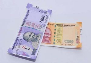 100 और 200 रुपये के नोटो को लेकर आरबीआई ने बैंकों दिए निर्देश; एटीएम से निकले 100 और 200 रुपये के नोट