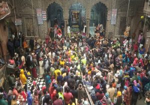 वृन्दावन: बांके बिहारी मंदिर की दान पेटी से रुपये चुराने के आरोप में बैंककर्मी गिरफ्तार