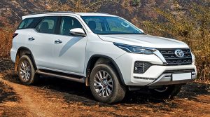 2025 फुल-साइज SUV सेगमेंट की बादशाह बनी Toyota Fortuner, जानें टॉप 5 गाड़ियों की रैंकिंग