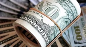 Rupee vs Dollar: रुपया शुरुआती कारोबार में 19 पैसे गिराकर 85.63 प्रति डॉलर पर पहुंचा