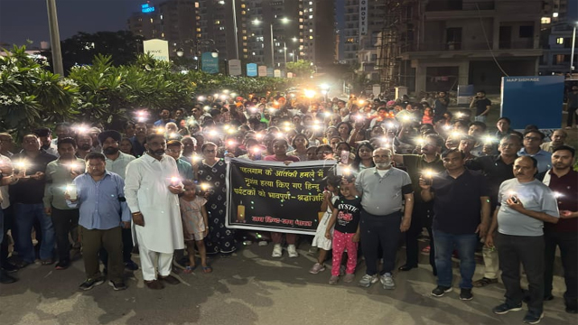 कश्मीर में शहीद हुए निर्दोष हिंदुओं को श्रद्धांजलि देने के लिए कैंडल मार्च निकाला गया