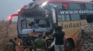 महाराष्ट्र में भीषण सड़क हादसा : बस और एसयूवी की हुई टक्कर, 5 की मौत 24 से ज्यादा घायल