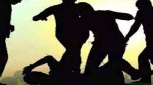 मामूली सी बात को लेकर दो समूहों में हुई बड़ी झड़प… चले लाठी-डंडे, एक बुजुर्ग की हुई मौत