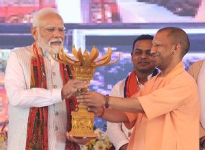 PM Modi Varanasi Visit : पीएम मोदी ने काशी को दी सौगात, विपक्षी दलों पर भी साधा निशाना, कहा- परिवार का विकास ही उनका सिद्धांत
