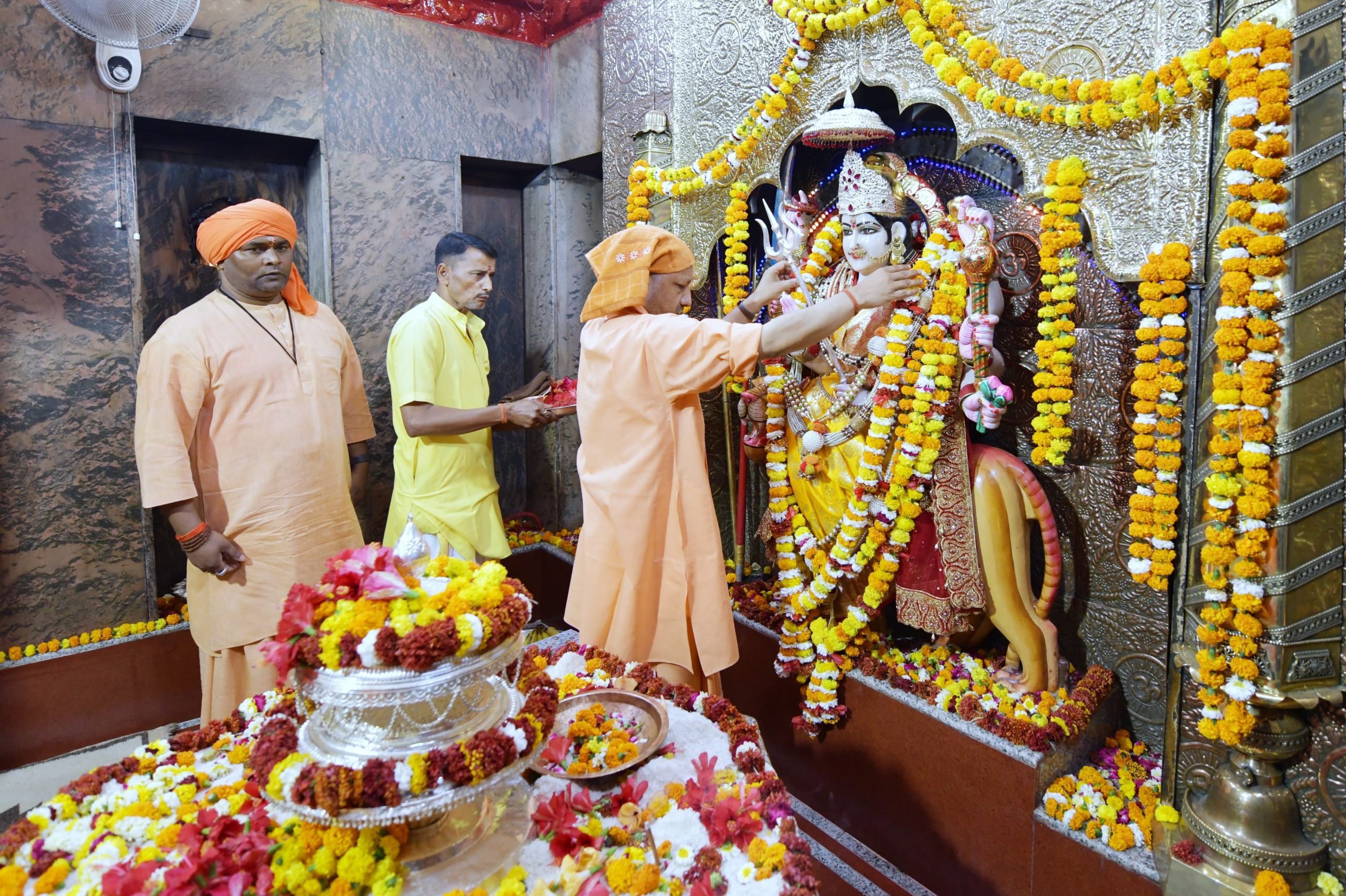 CM योगी ने मां पाटेश्वरी से की प्रदेशवासियों के सुख, समृद्धि और कल्याण की कामना