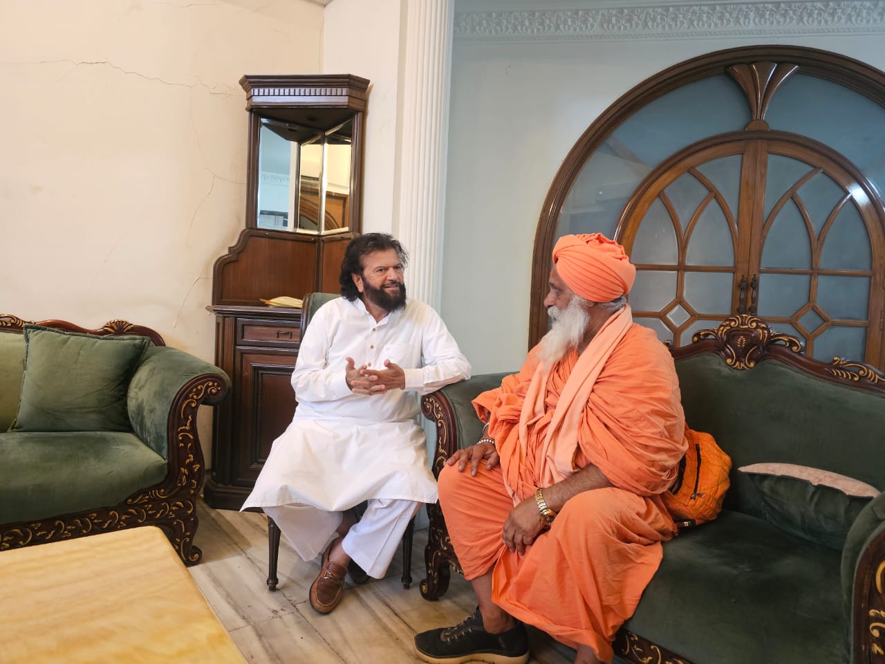 संत सीचेवाल ने हंस राज हंस के साथ अपना दुख साझा किया