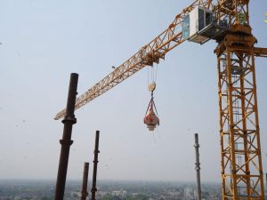 राम मंदिर के मुख्य शिखर पर कलश स्थापित, CM योगी ने जताई प्रसन्नता