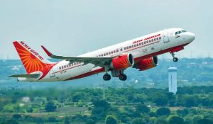 Delhi से बैंकॉक जा रही Air India की फ्लाइट में यात्री ने दूसरे यात्री पर किया पेशाब.. मचा हंगामा