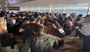 Delhi Airport पर अफरातफरी का माहौल, 200 से अधिक फ्लाइट लेट… देखें Video
