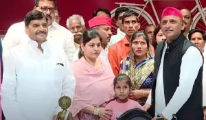 बहादुर बच्ची अनन्या यादव को अखिलेश यादव ने किया सम्मानित… सरकार से की ये मांग